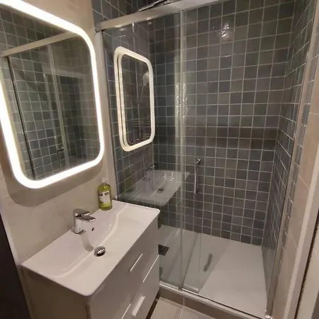 In The Heart Of The Chartrons 波尔多